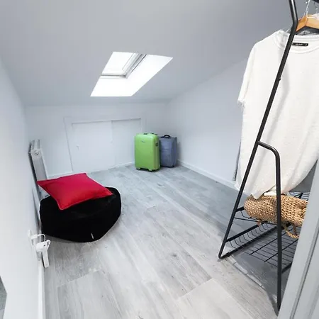 Buhardilla En Primera Linea De Playa, Wifi, Netflix Comillas