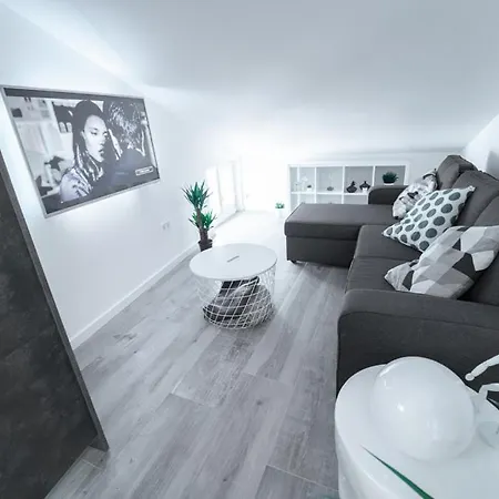 Buhardilla En Primera Linea De Playa, Wifi, Netflix Comillas